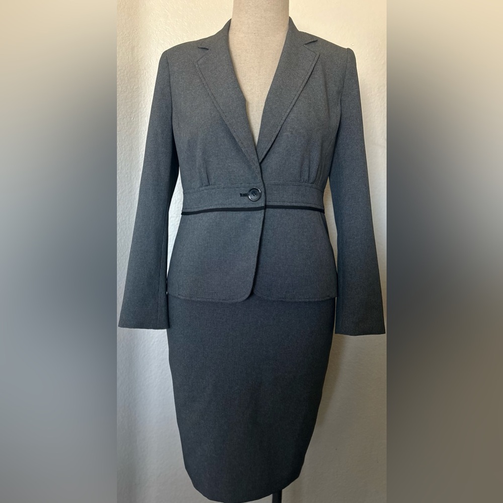 Le Suit Gray Skirt Set